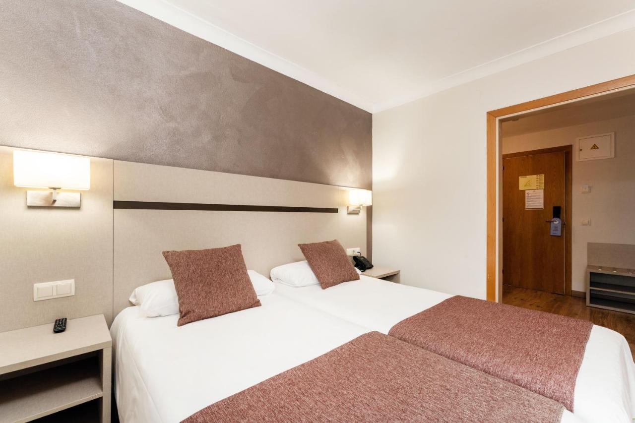 Twin Room,1327990376:JPEG